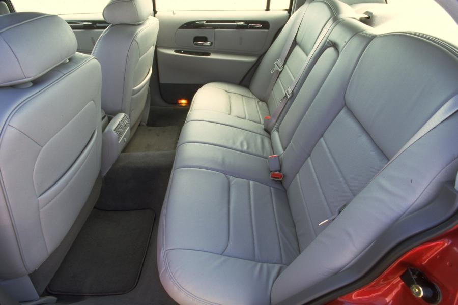  Lincoln Town Car 1998 года  (фото 40 из 77)